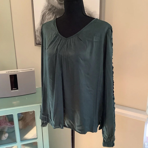 #272 NWT Nine Britton Green Long Sleeve Poet Sleeve Top Size Medium - Picture 2 of 12